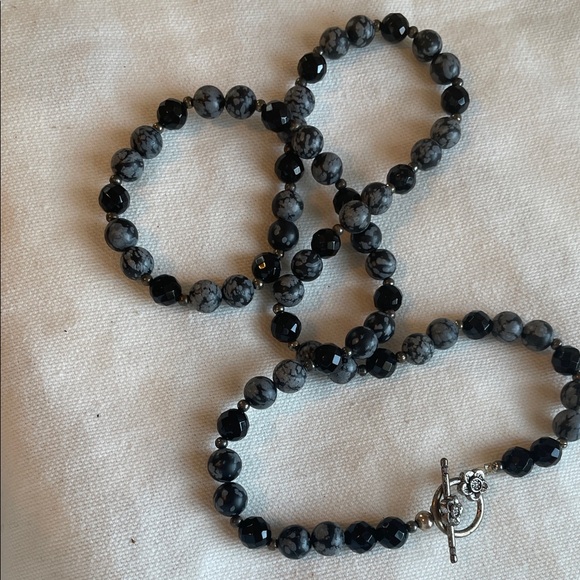 Elegant Black and Grey Snowflake Obsidian Gemstone Beaded Necklace - Picture 2 of 5